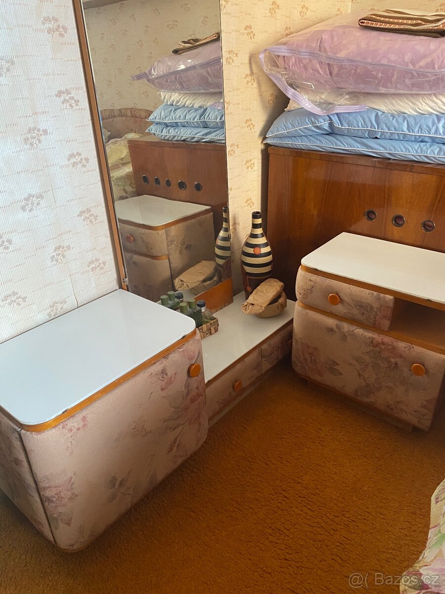 Postel a skříně za odvoz - 6