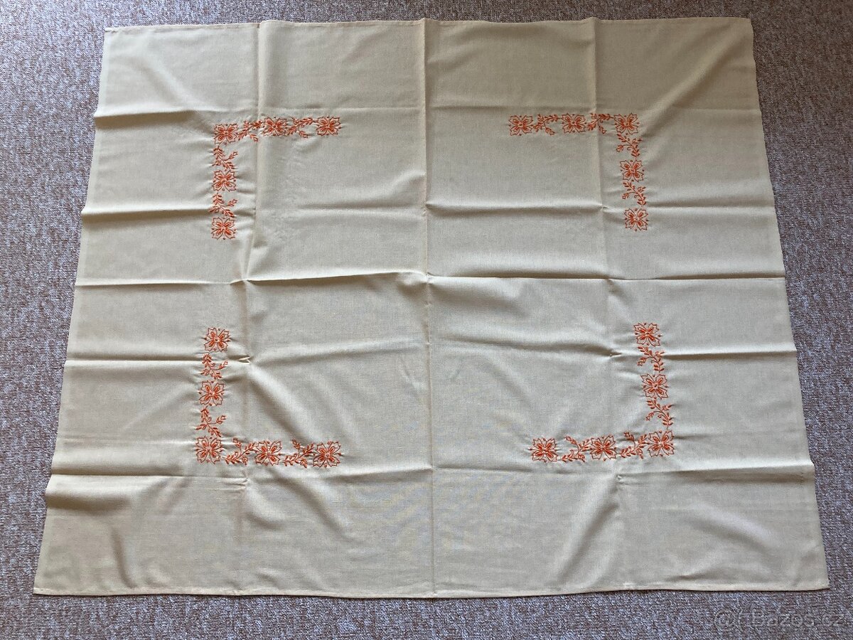 Vyšívané dečky a ubrusy - 6
