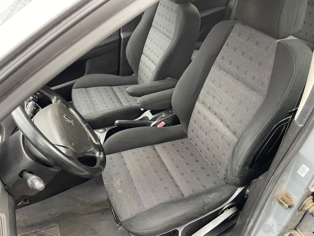 Peugeot 307 SW 2.0 HDi 2003, tažné, panorama, 7 místné,zimní - 6