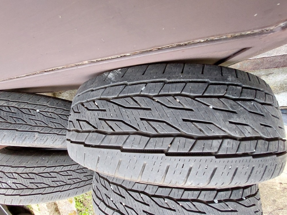 Continental 235/65 R17 - 6