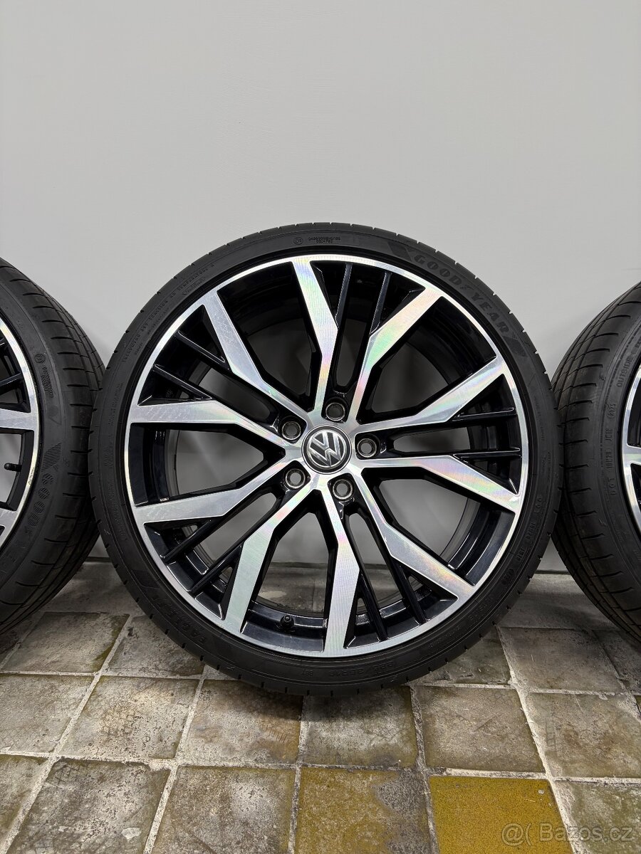 Golf GTI 225/35 R19 “Santiago” dot25 - 6