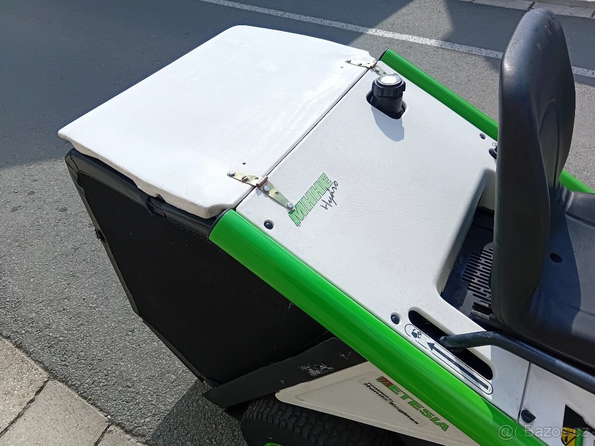 Prodám zahradní traktor Etesia Bahia MHHE Hydro - 6