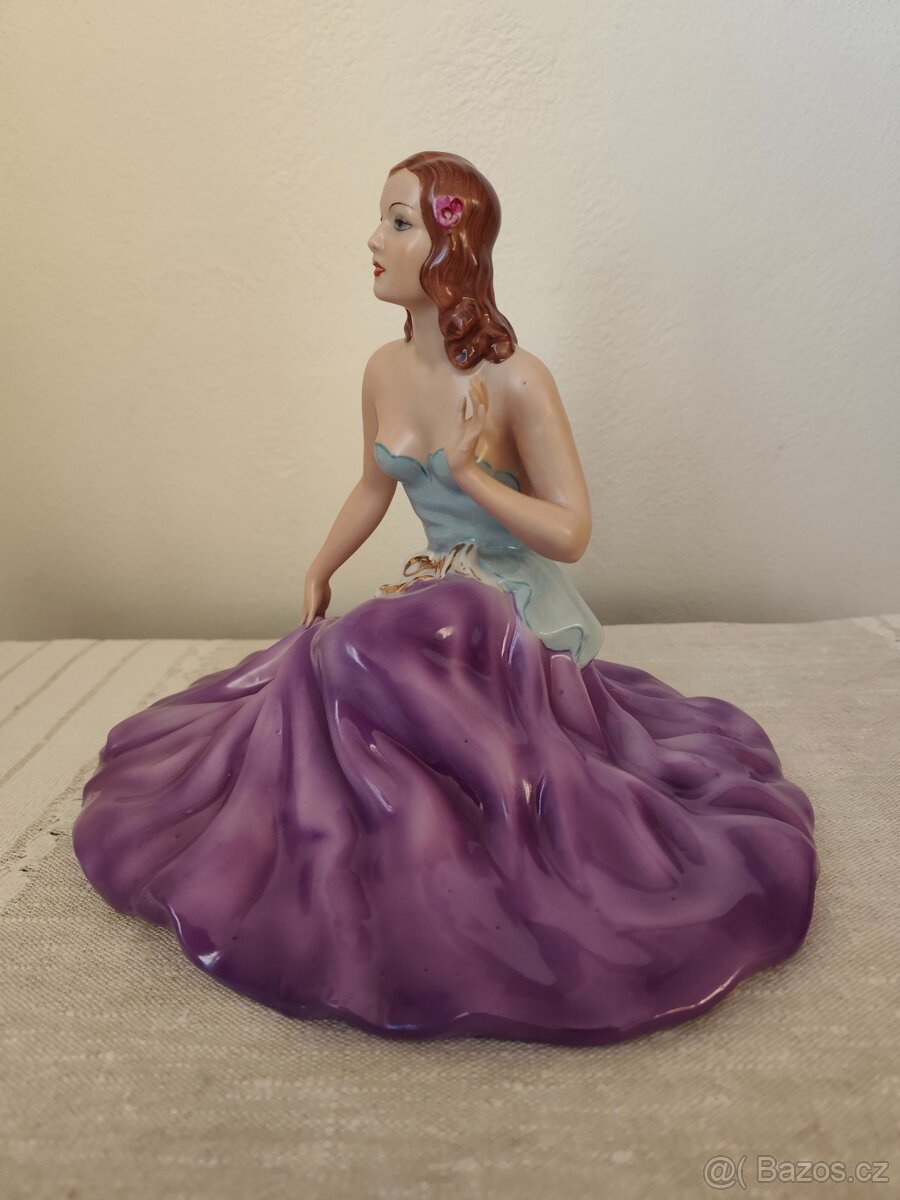 Royal dux žena so sukňou porcelánová soška - 6