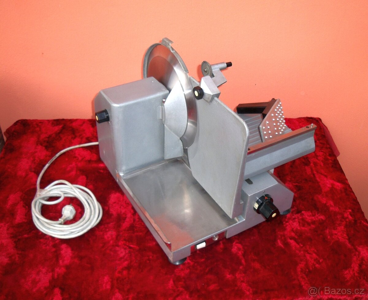 Nářezový stroj BIZERBA. Digitální váha. Zavíračka konzerv - 6