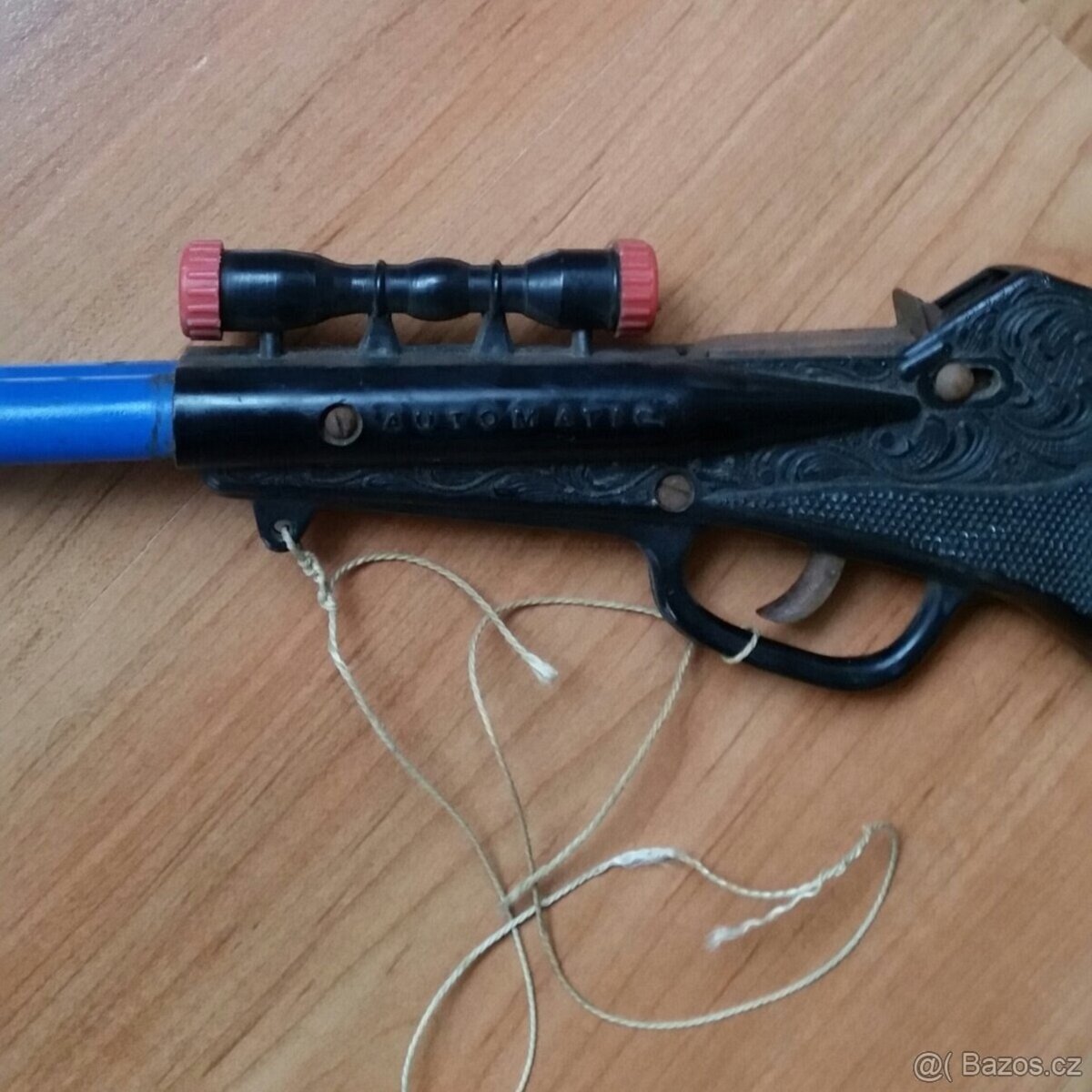 Kapslíkovka - dvě staré dětské flinty a tři přilby Okula - 6