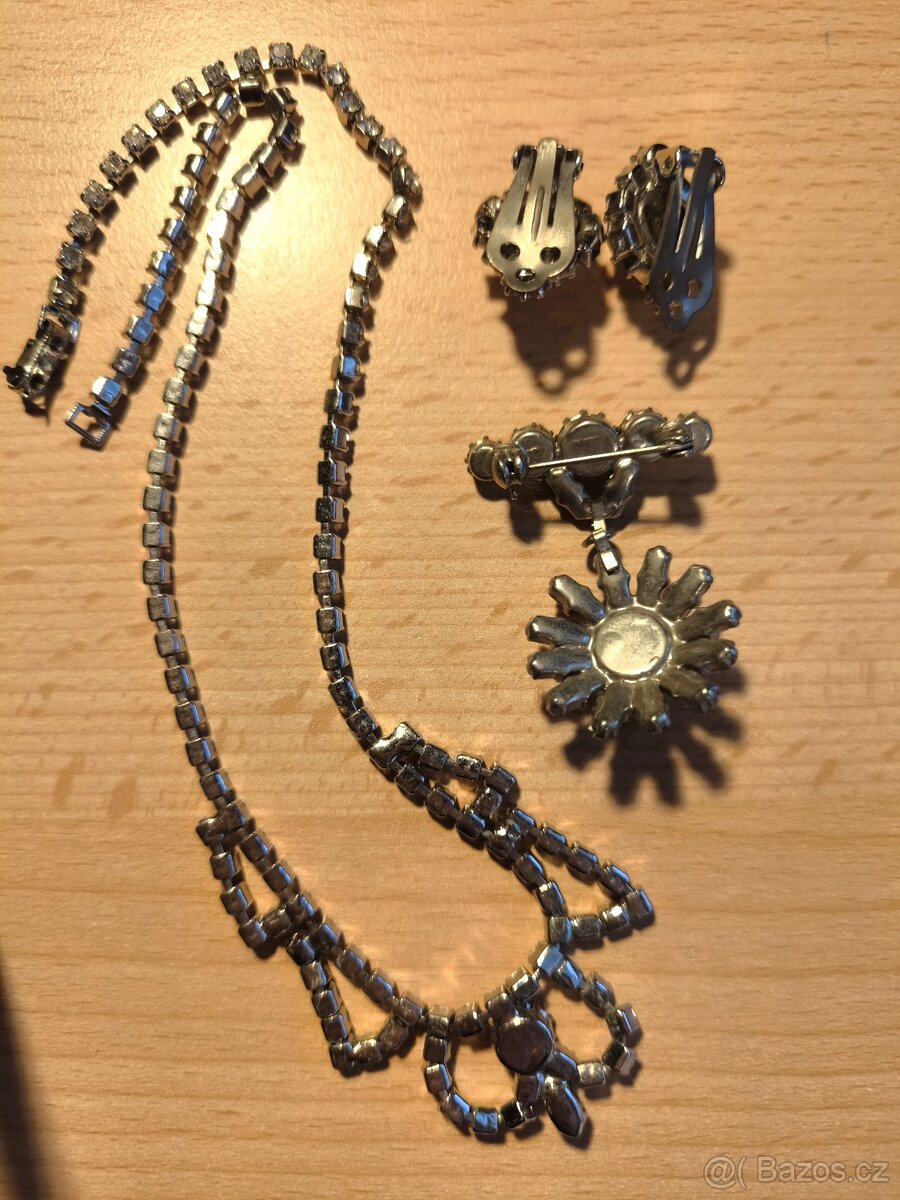 Stará souprava bižutrie - broušené sklo. - 6