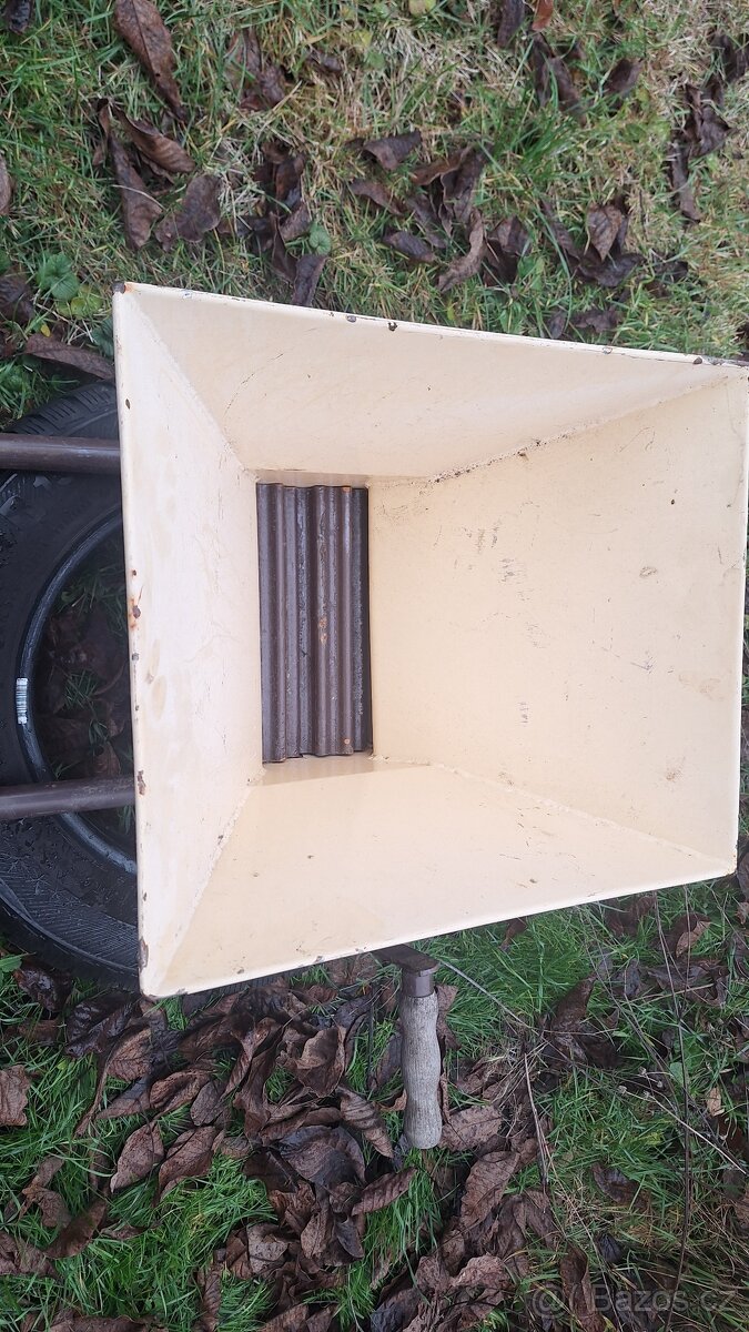 drtič na ovoce ruční - 6