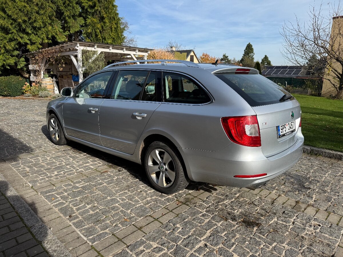 ŠKODA SUPERB KOMBI 2011 2.0TDI AMBITION - 6