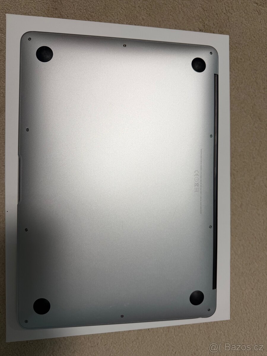 MacBook Air 13” 2015 / i5 / 8GB / 128GB - 6