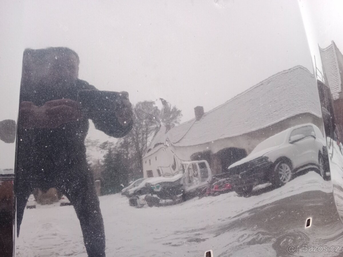 Kapota Volvo V40 2012+ - 6