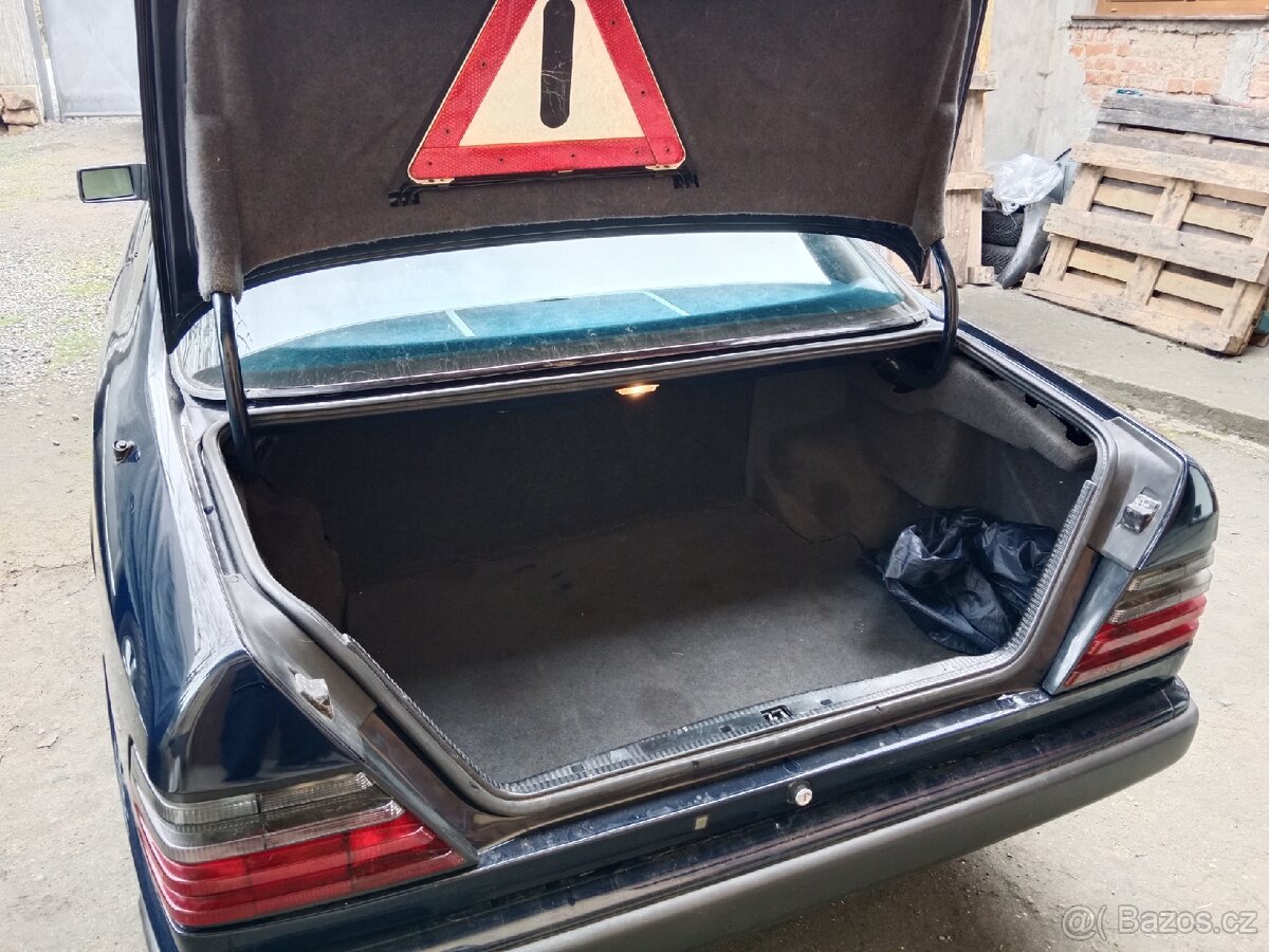 Mercedes-Benz E220 w124 coupe - 6