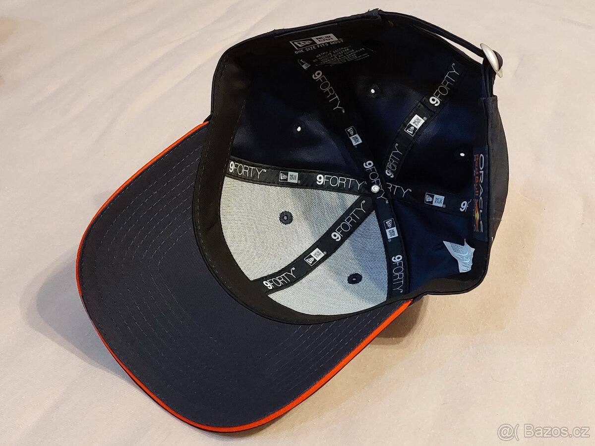 Predám exkluzívnu tmavomodrú kšiltovku Red Bull Racing F1 - 6
