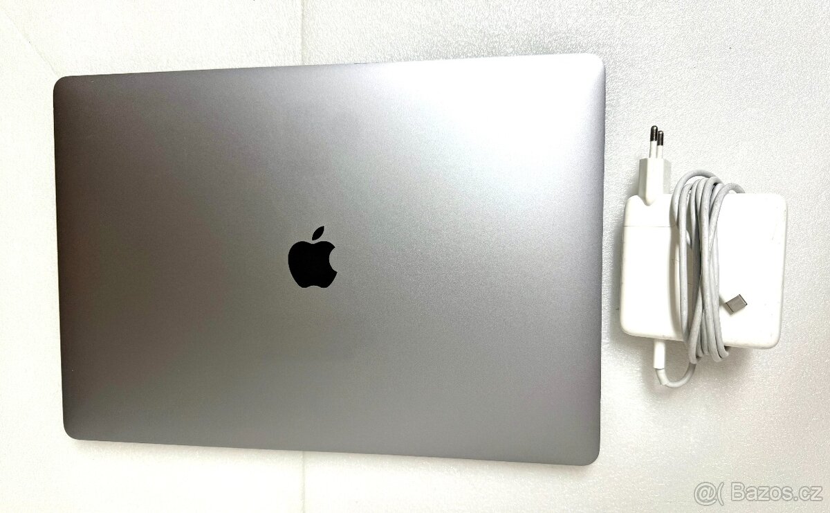 Macbook Pro 15" / mid 2018 / i7 / 16GB / 256GB + dock - 6