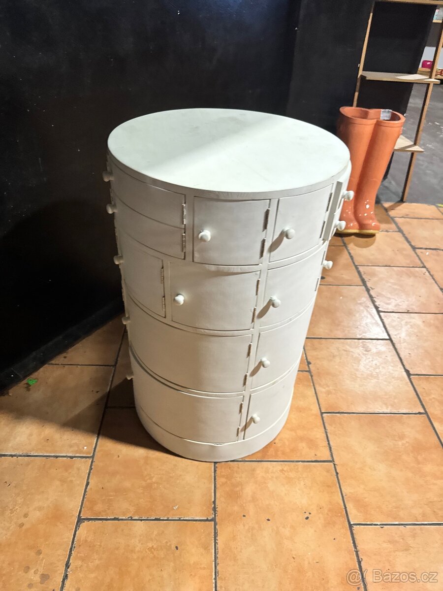 NOVÁ Bílá kulatá zajímavá komoda s dveřmi - 6
