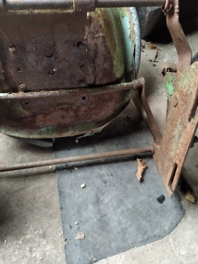 Prodám originál sedačku na ZETOR25- LAVOR-3500,- - 6