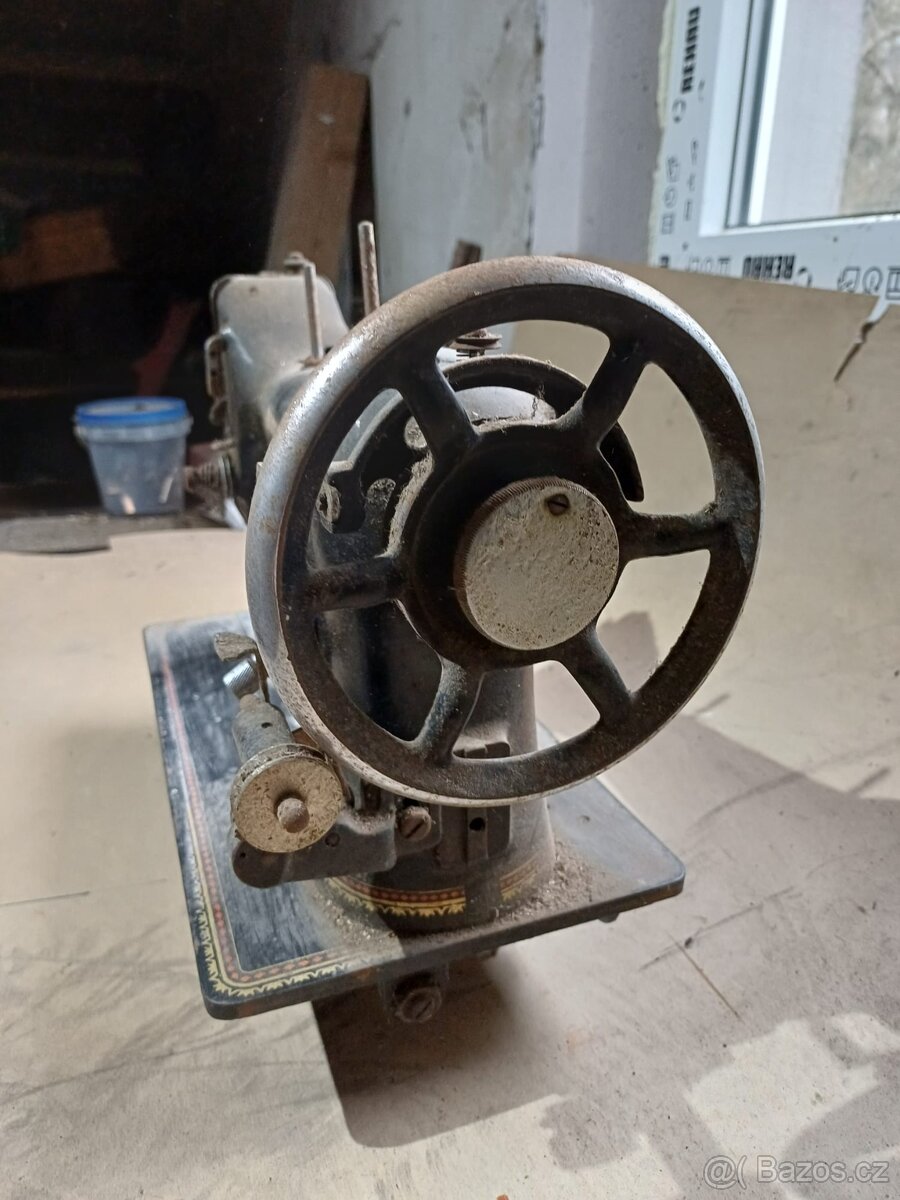 staré šicí stroje k renovaci - 6