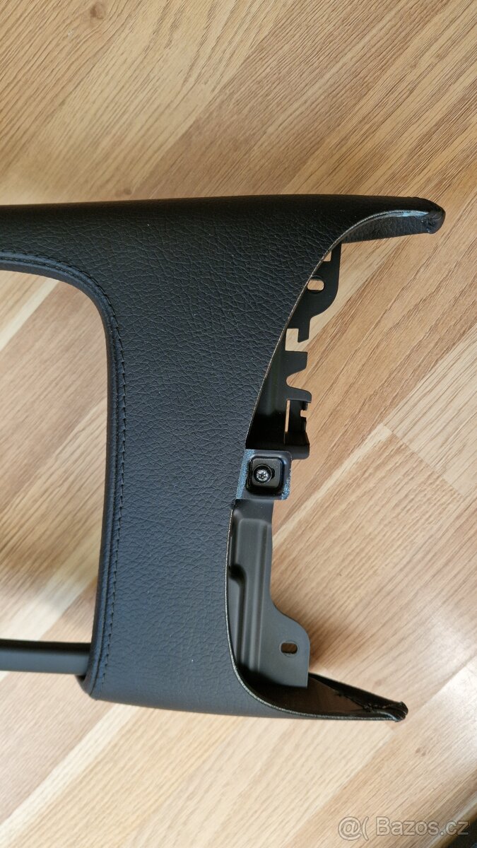 Laktova opierka pre Volvo V90/V60 - 6