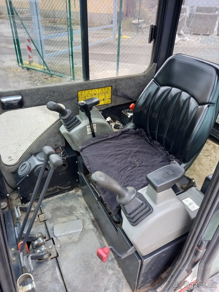 Prodám minibar BOBCAT 323 XJ - 6