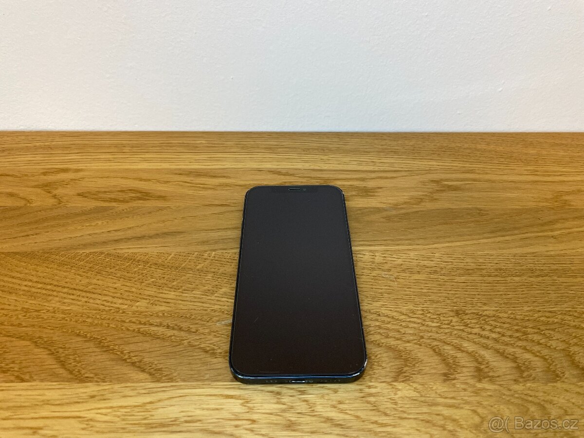 Apple iPhone 12 128GB Black - baterie 82% - 6