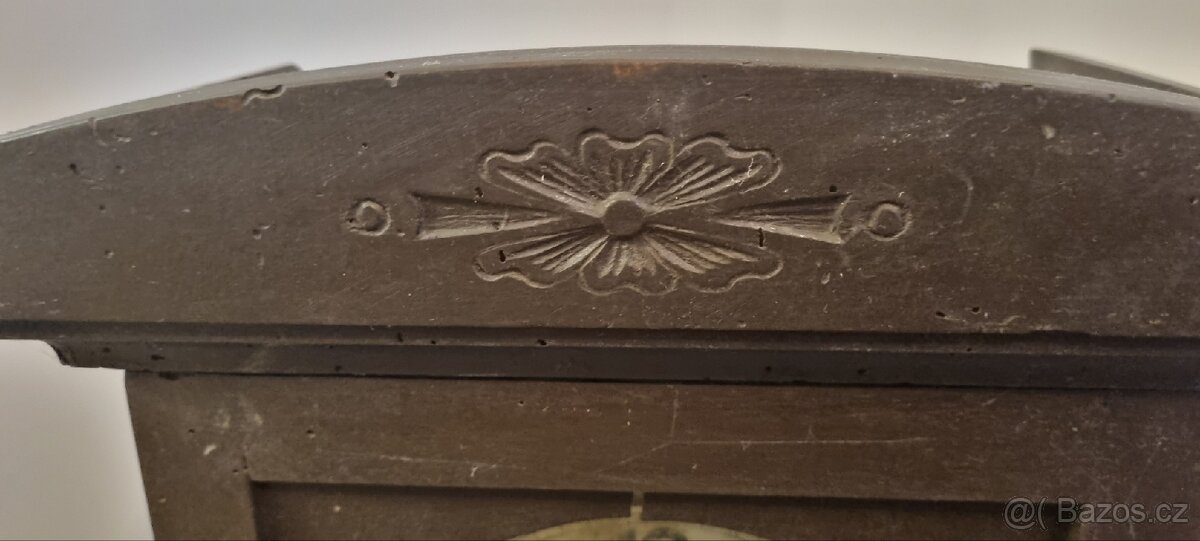 Staré nástěnné hodiny s kyvadlem – funkční
- 6