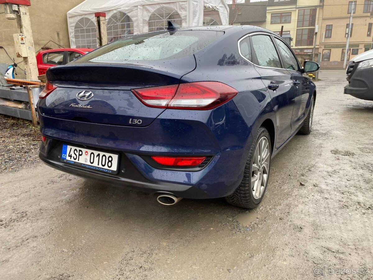 Hyundai i30 Fastback, Hezká výbava - 6