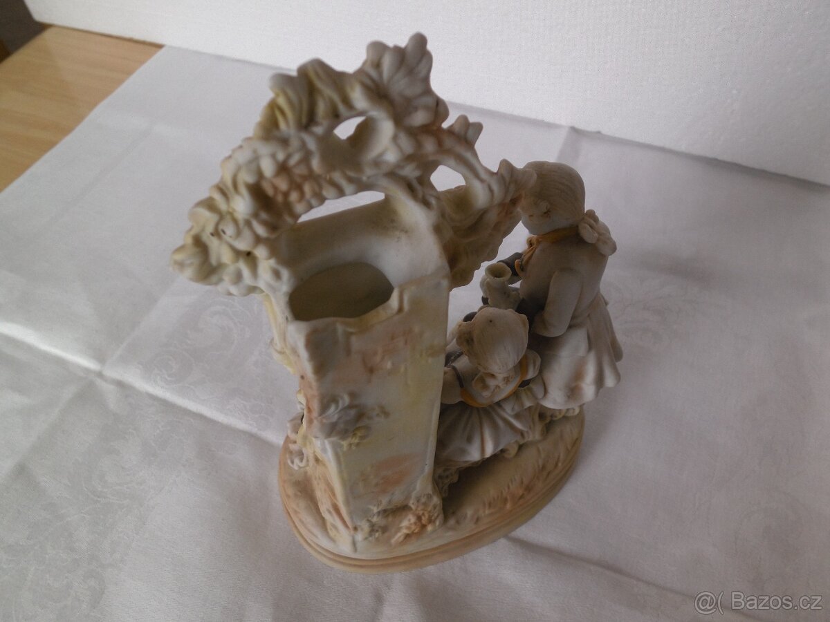 Krásné staré sousoší, zn. Pompadour. - 6