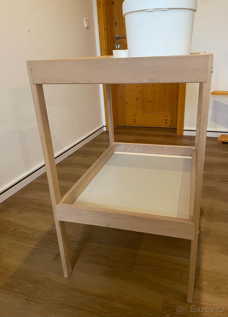 Přebalovací stůl + košíky - 6