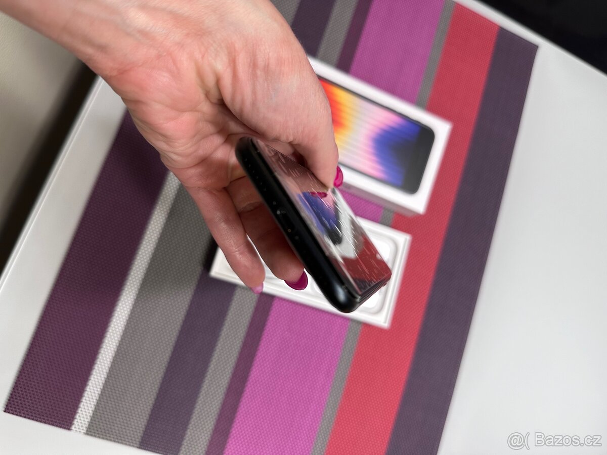 Novy iPhone SE 2022 Midnight 64GB - 6