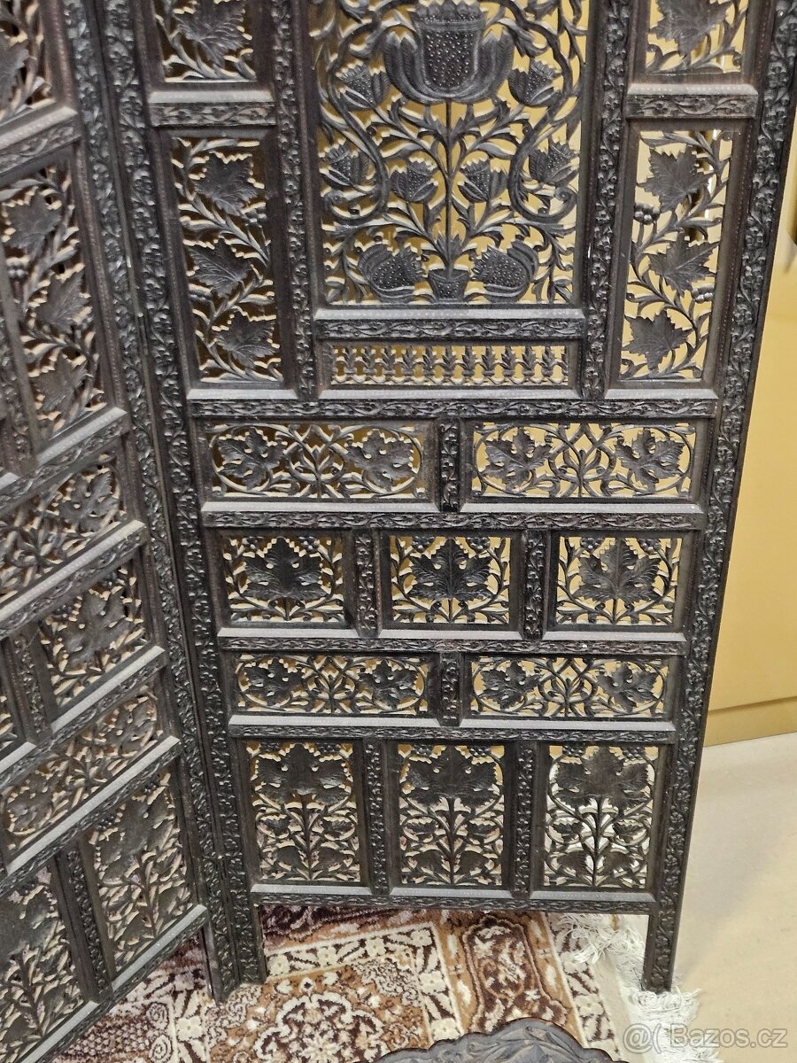 Starožitný vyřezávaný paraván se stolky - 6