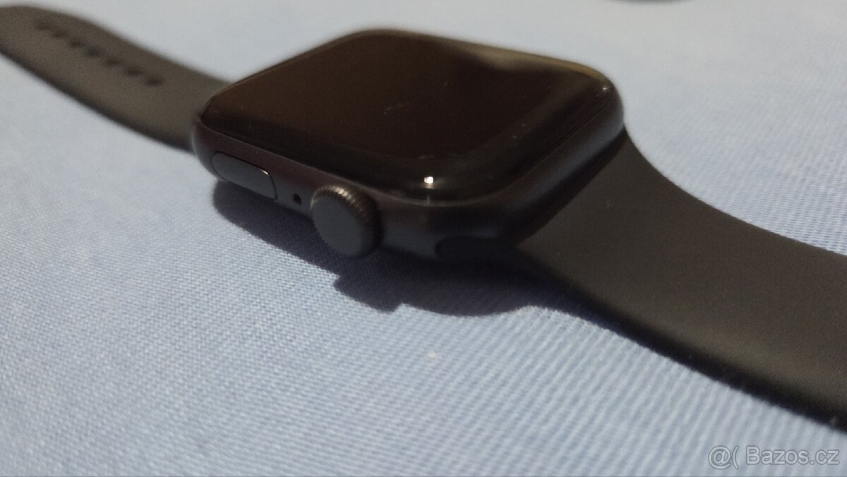 Apple Watch SE 44mm (1. generace) - 6