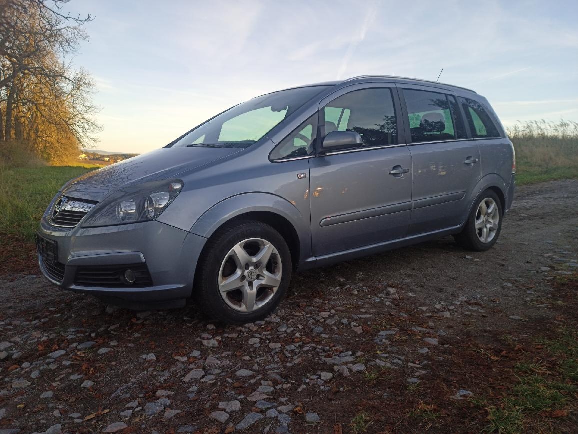 Zafira B 1.8 benzín, r.v.2008, najeto 180 400 Km, 7 míst - 6