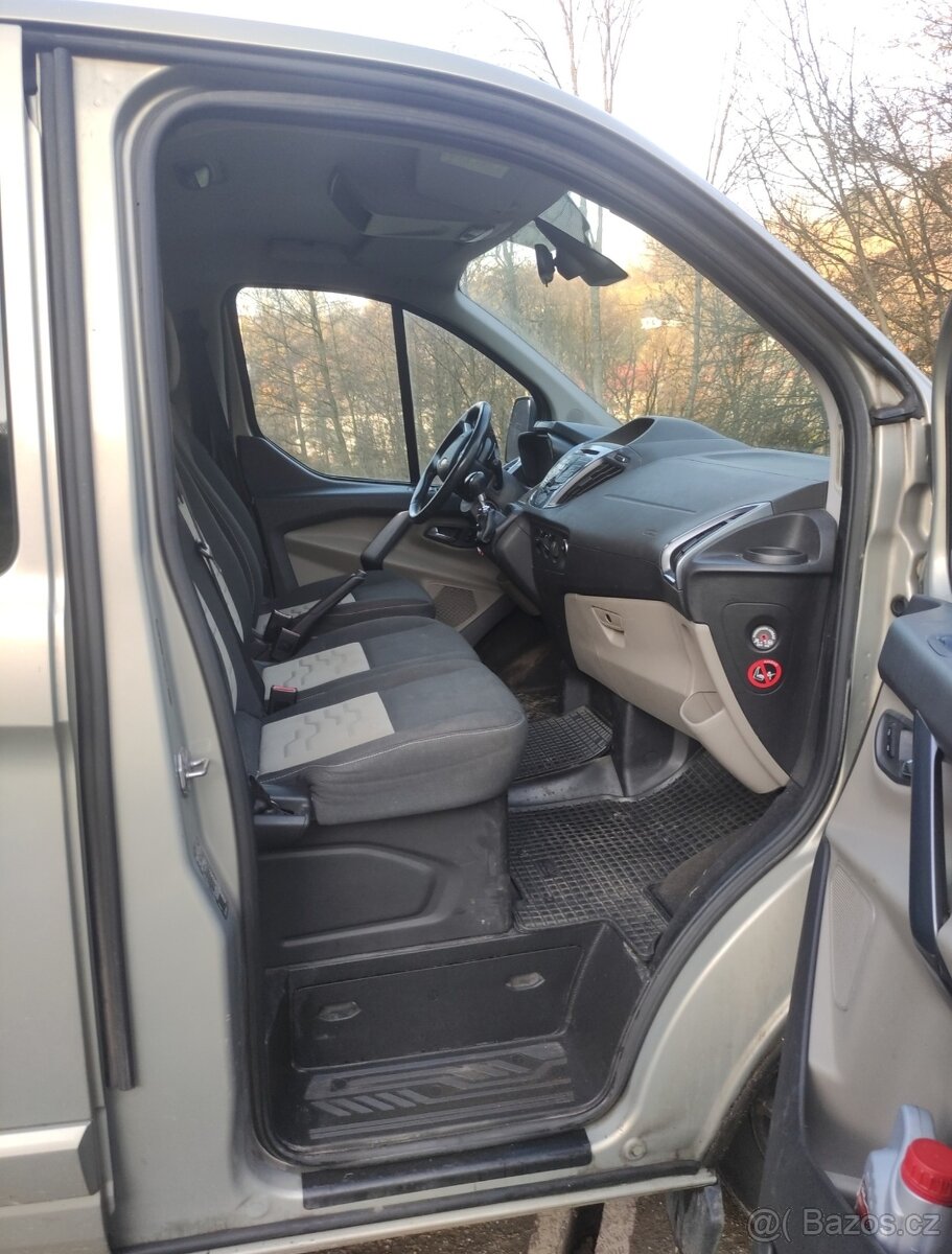 Prodám Ford Tourneo Custom L2 9 míst - 6
