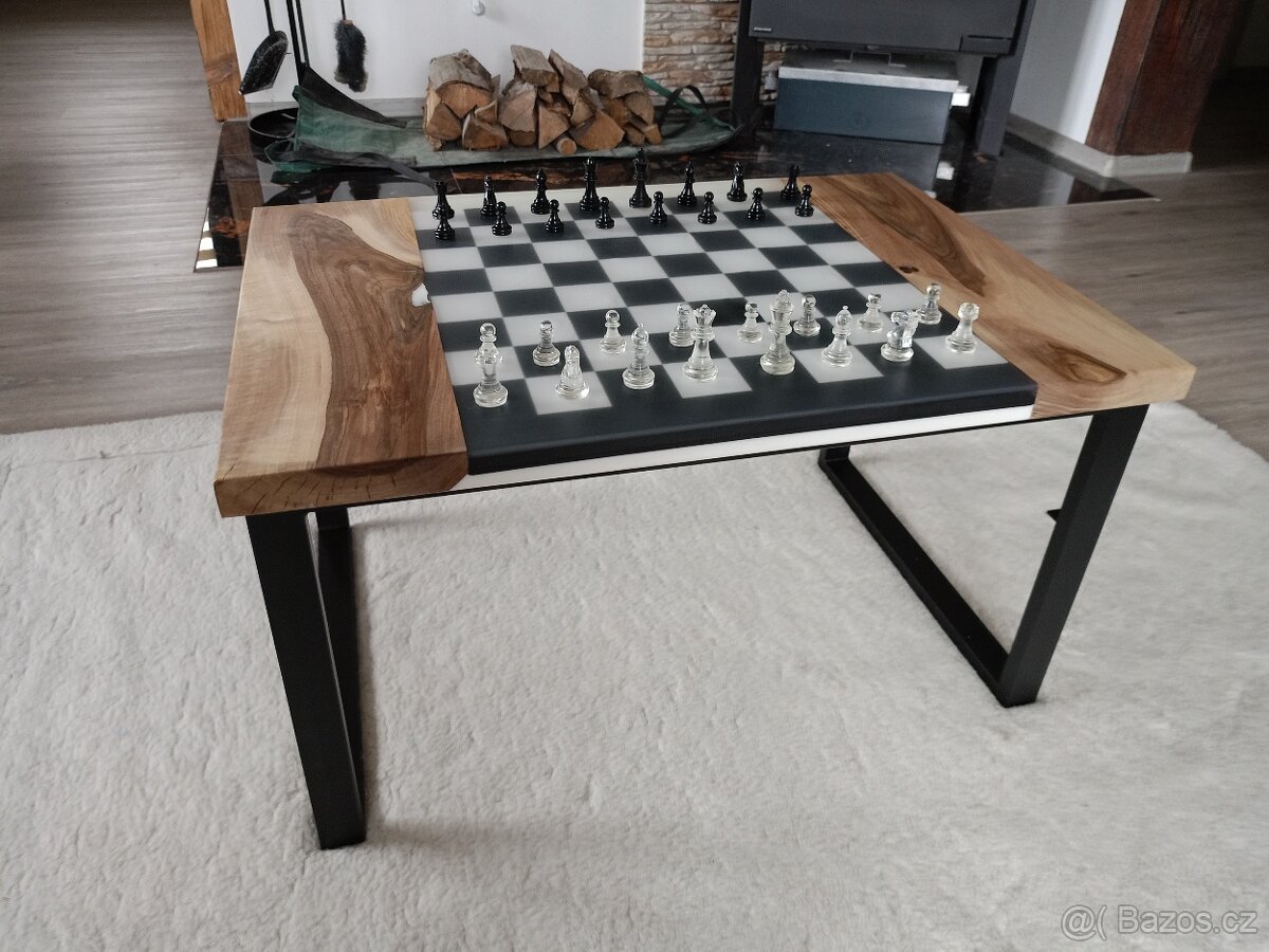 Šachový epoxidový stolek z ořechu + figurky - 6
