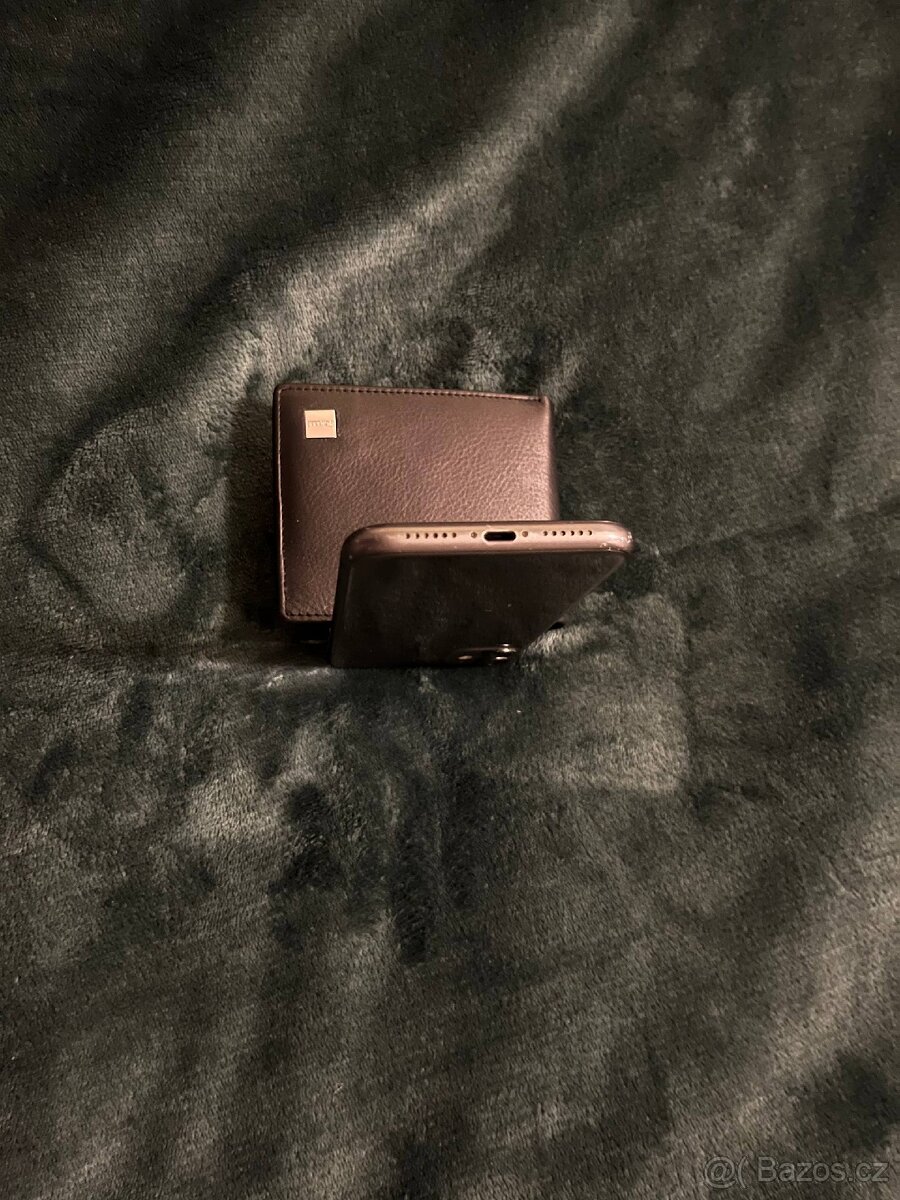 iPhone 11 64GB Black - 6