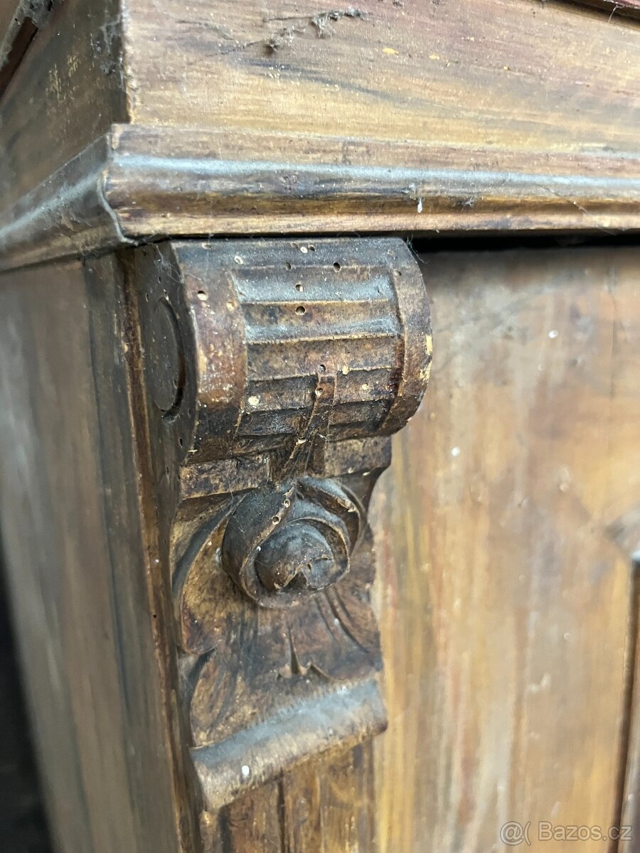 Starožitná skříň - 6