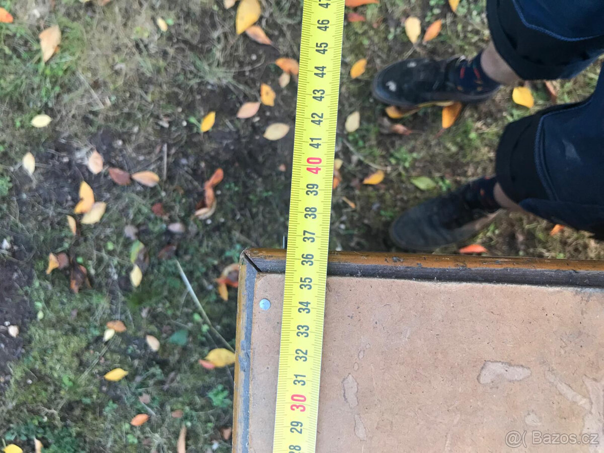 Masivní regálová skříň - vhodná do prodejny - 6