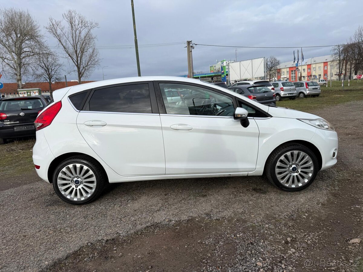 Ford Fiesta TITANIUM 1.25i 60kw - 6