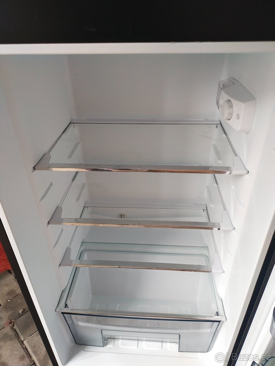 Retro černá lednice ETA - 6