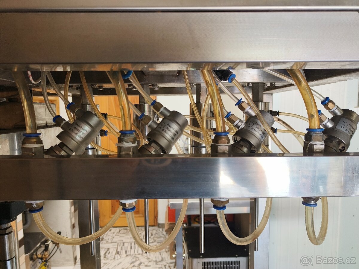 Poloautomatická stáčecí a zátkovací linka na lahve - 6