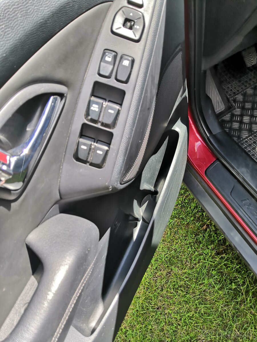 Hyundai ix35 4x4 nafta - 6