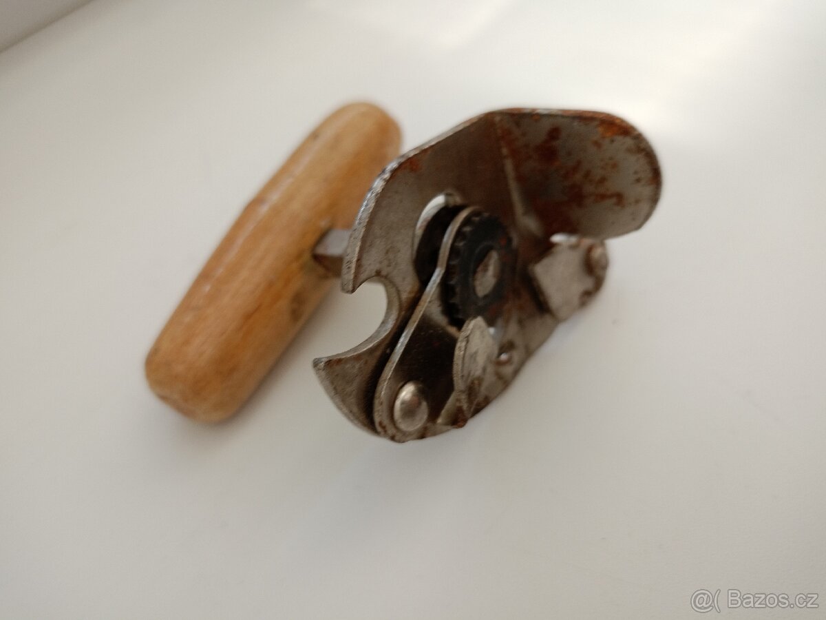 Otvírák na konzervy retro - 6