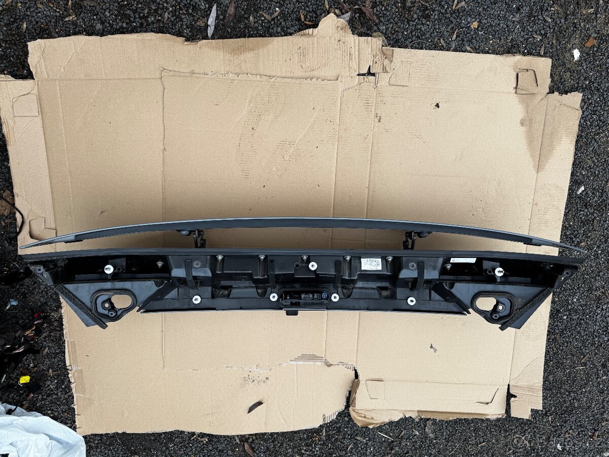 Audi A7 C7 – aktivní zadní spoiler + lišta kufru + kamera (O - 6