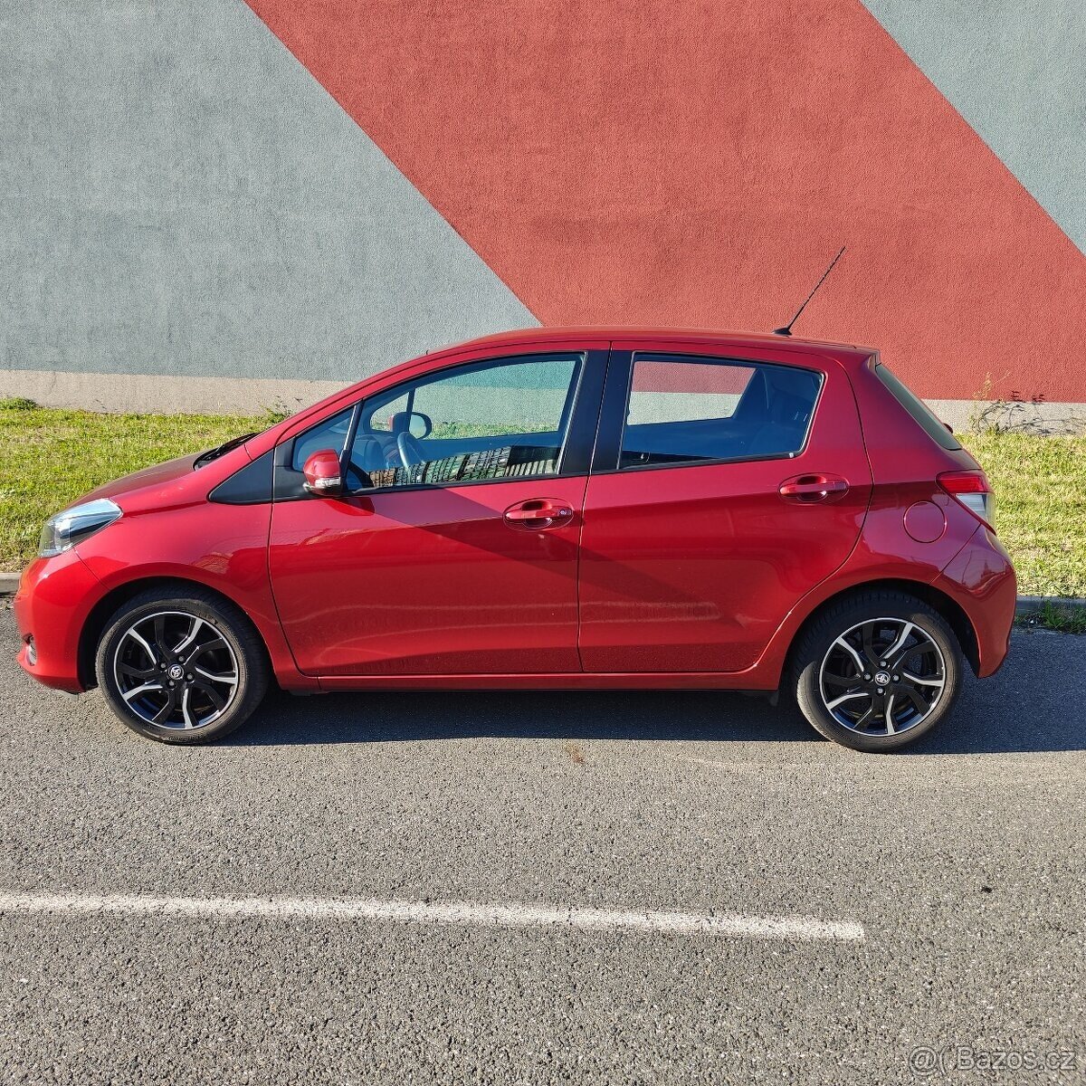 Toyota Yaris 1.33 VVT-i Luna 73kw Svycarsko DPH rezervace - 6