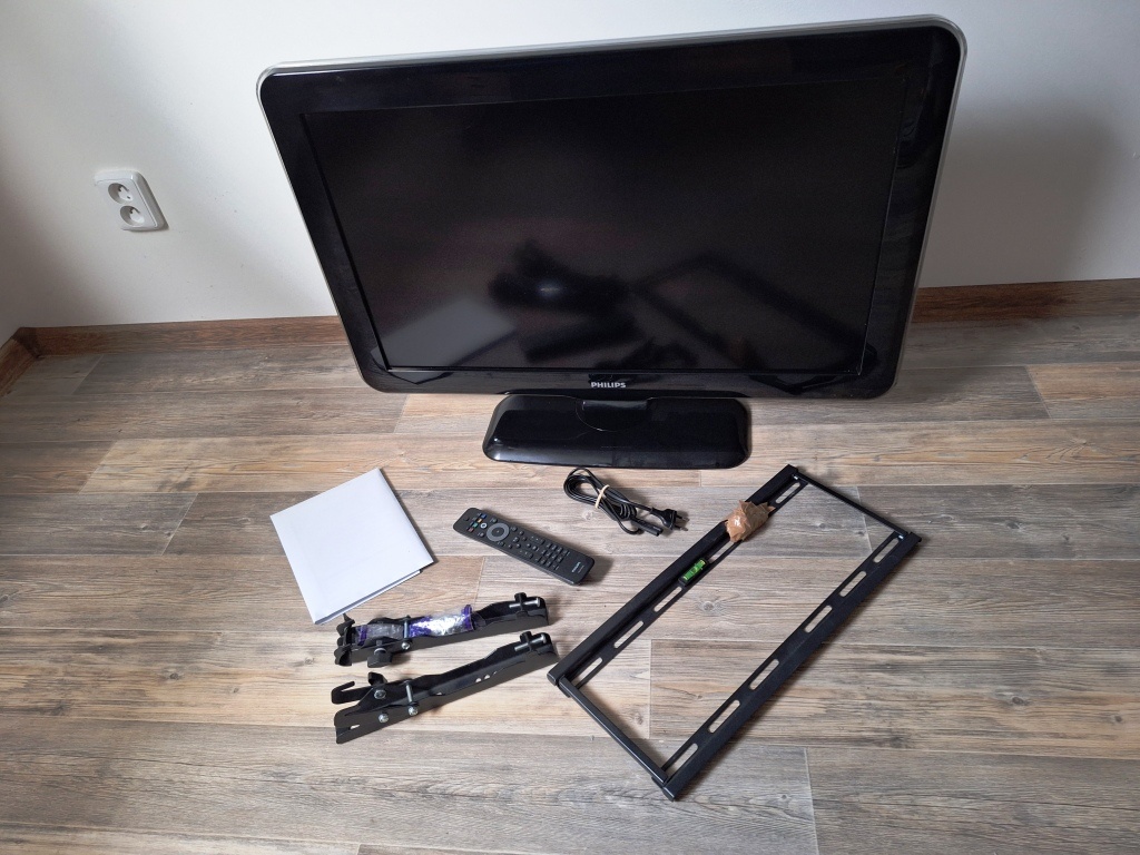 Televize PHILIPS + držák na TV - 6