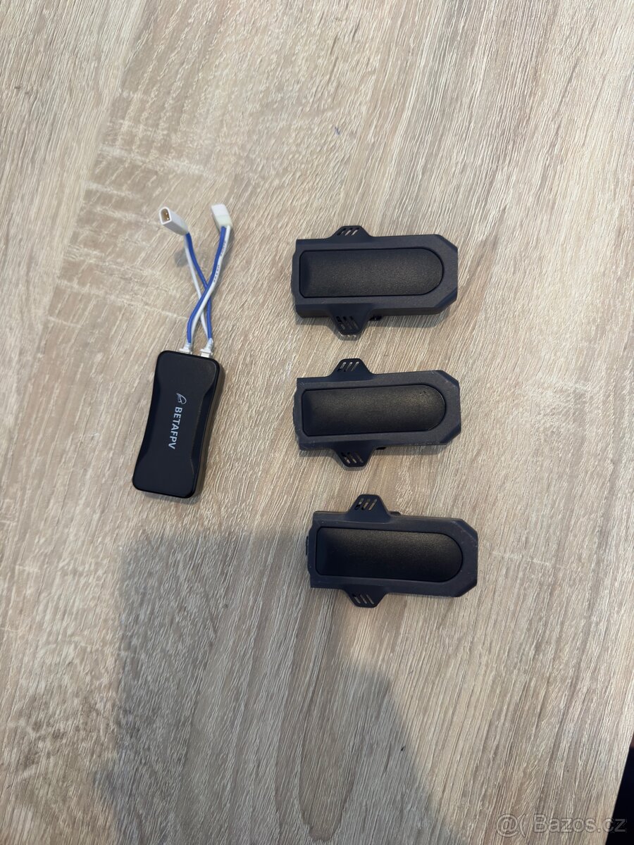 FPV dron BETAFPV s brýlemi a ovladačem – kompletní set - 6