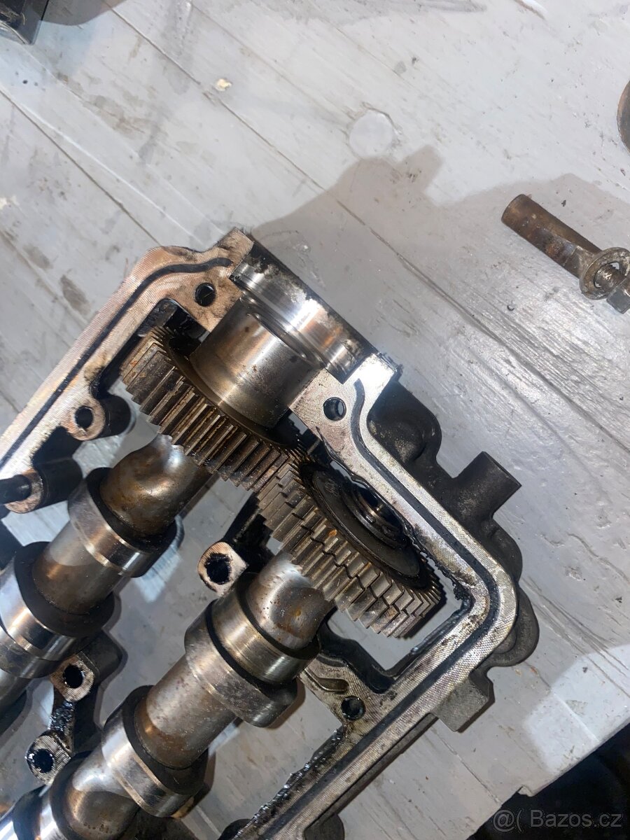 Vačkové hřídele Audi a6 c6 3.0 tdi ASB - 6