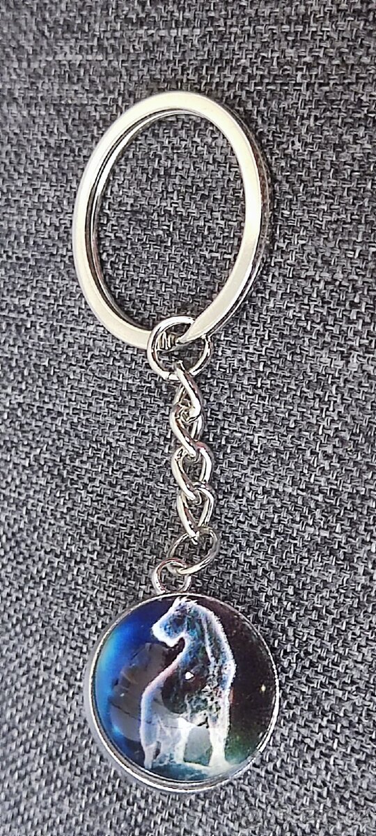 Různé nové klíčenky . - 6