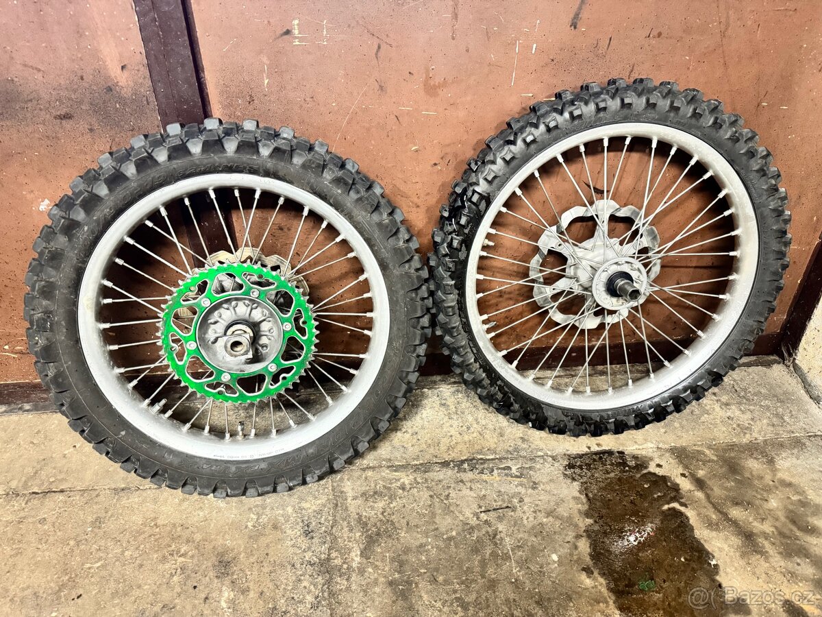 Kola Kawasaki KX 2004 - 6