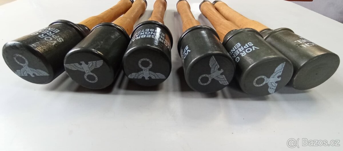 Replika - dřevěné granaáty. - 6