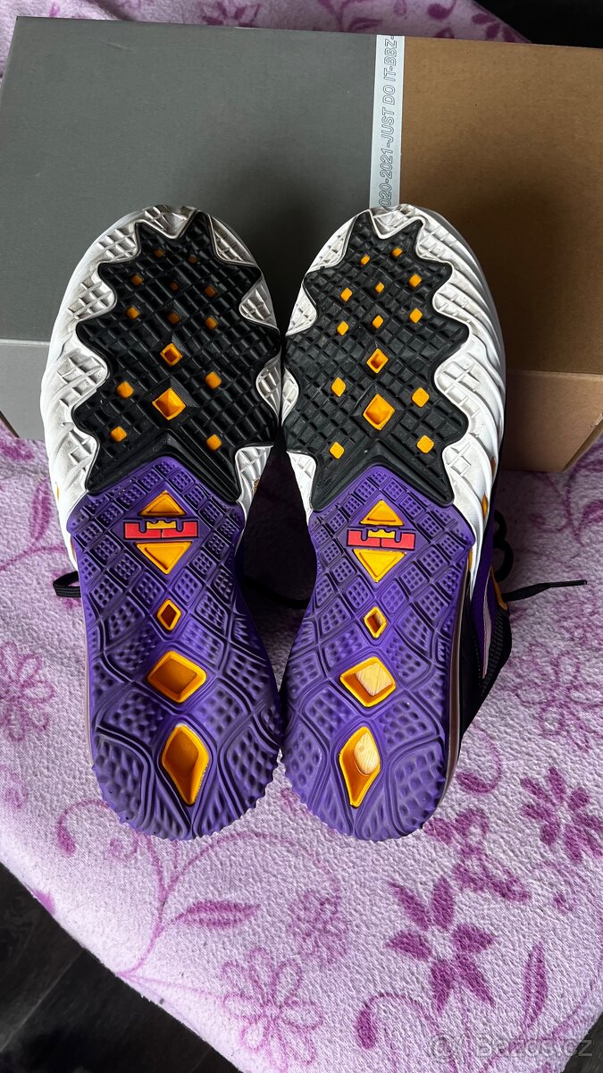 Nike LeBron 18 low Lakers vel. 45 - 6